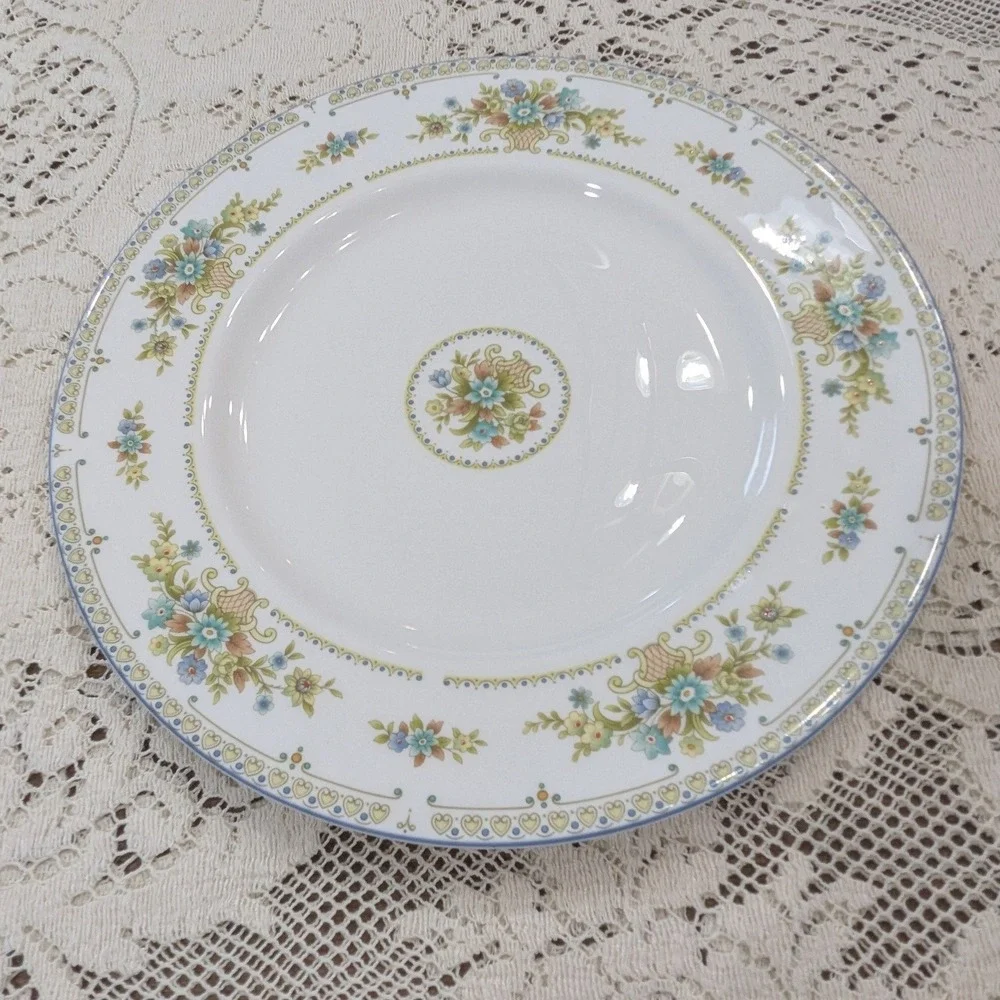 Vintage Dinner Plate Wedgwood Petersham 10.75